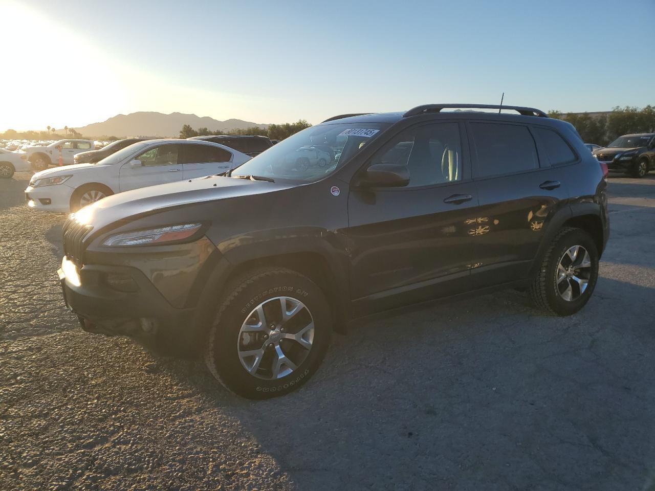 2016 Jeep Cherokee Trailhawk - zdjęcie główne