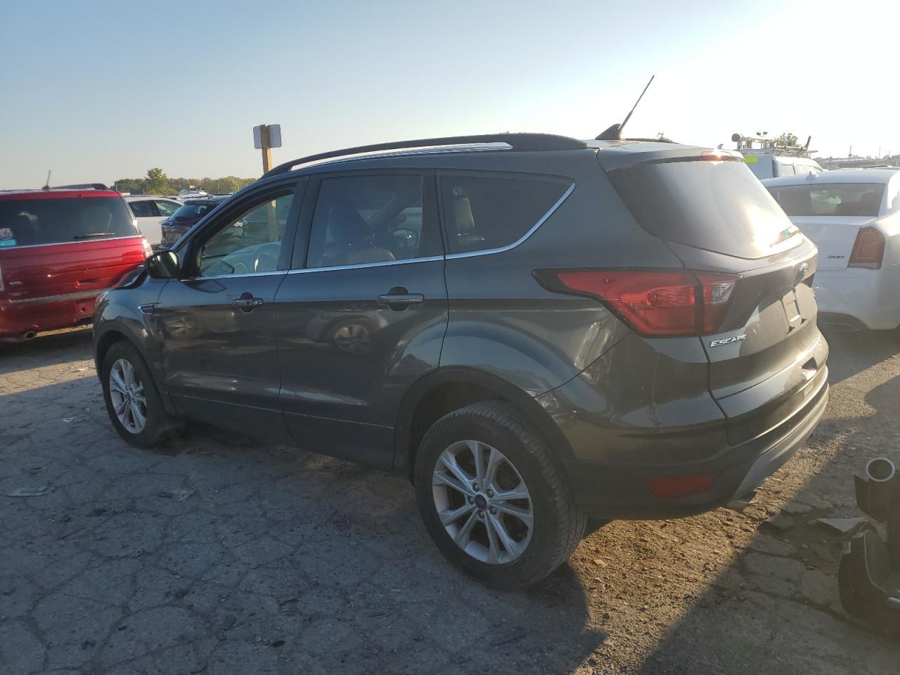 2019 Ford Escape - zdjęcie 2