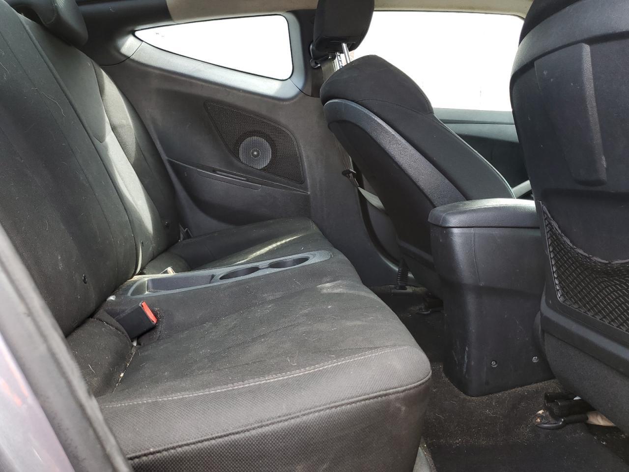 2014 Hyundai Veloster Base - zdjęcie 11