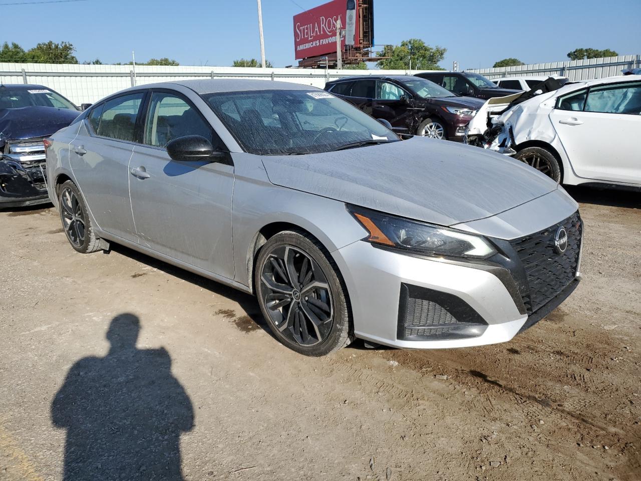 2023 Nissan Altima Sr - zdjęcie 4