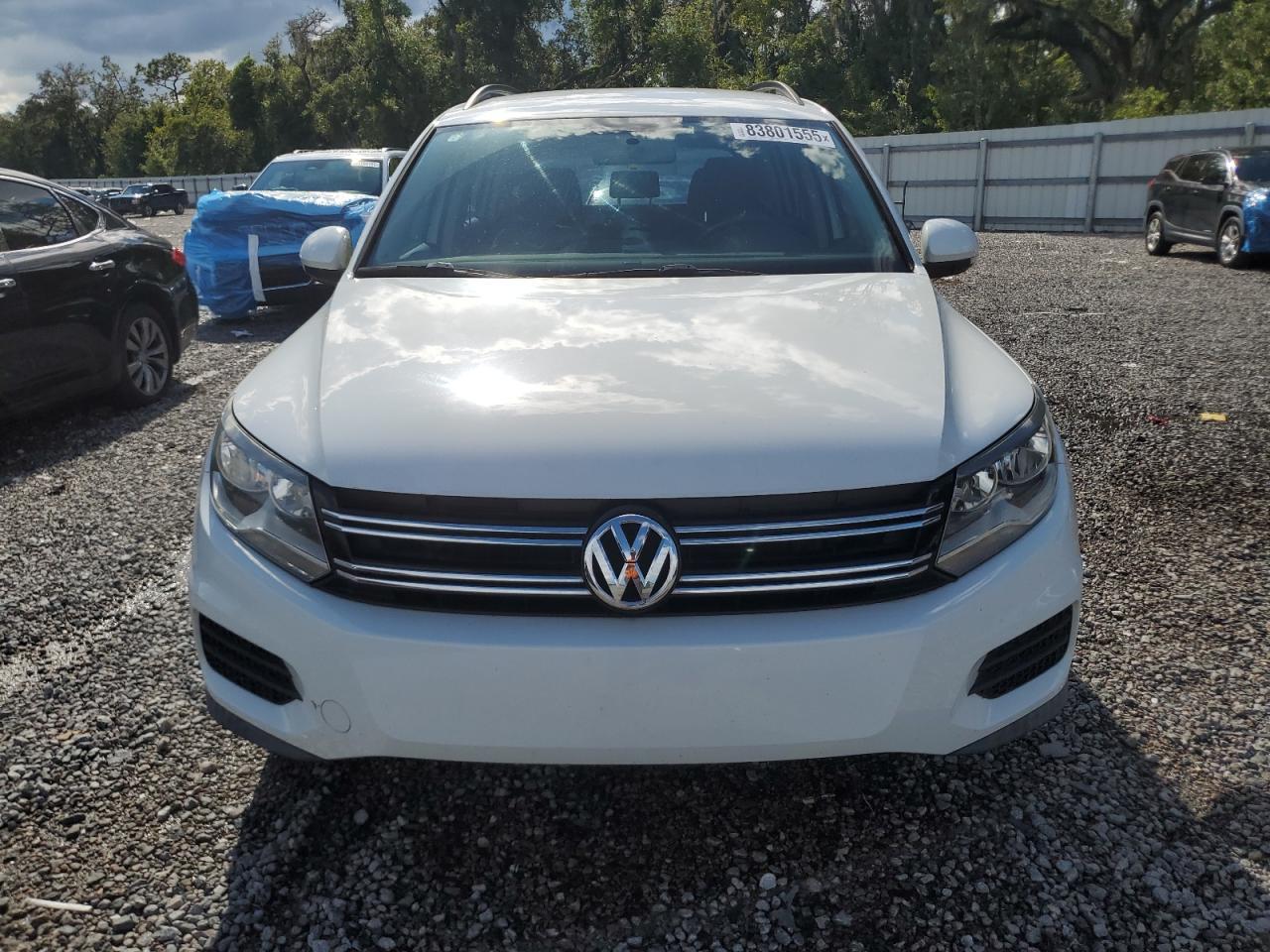 2015 Volkswagen Tiguan S - zdjęcie 5