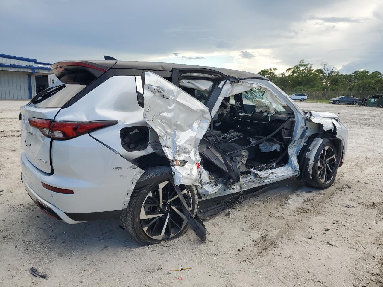 2023 Mitsubishi Outlander Se - zdjęcie 3