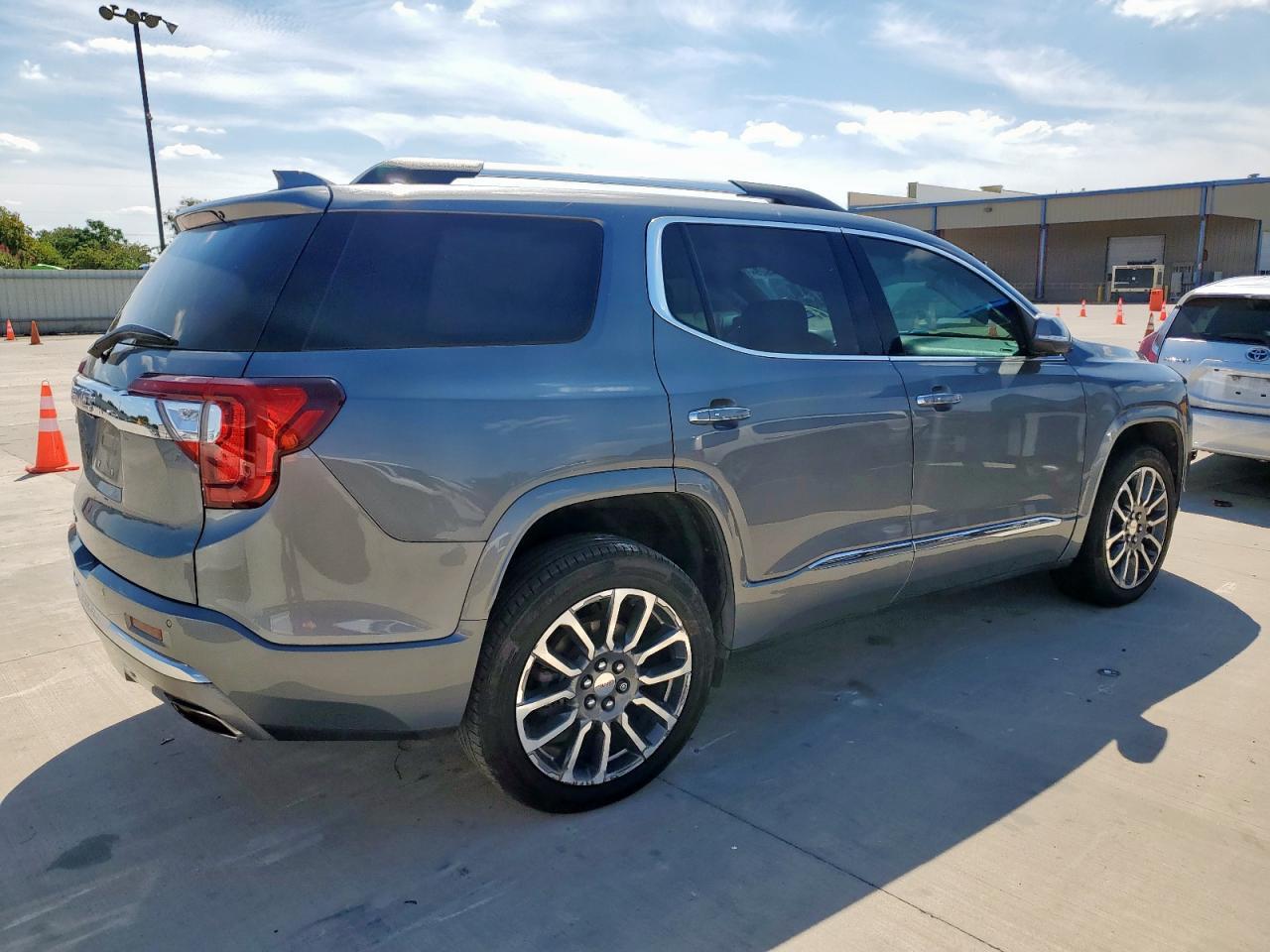 2021 GMC Acadia Denali - zdjęcie 3