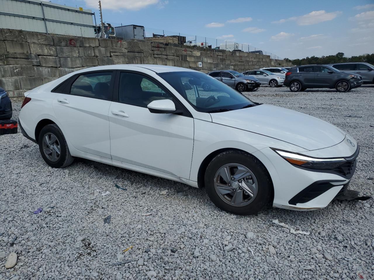 2024 Hyundai Elantra Se - zdjęcie 4