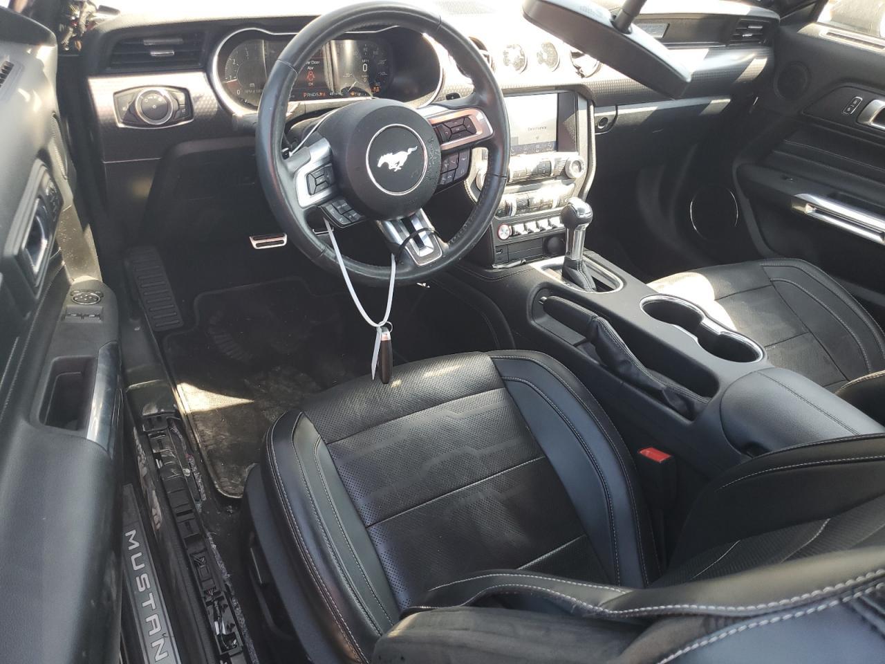 2020 Ford Mustang - zdjęcie 8