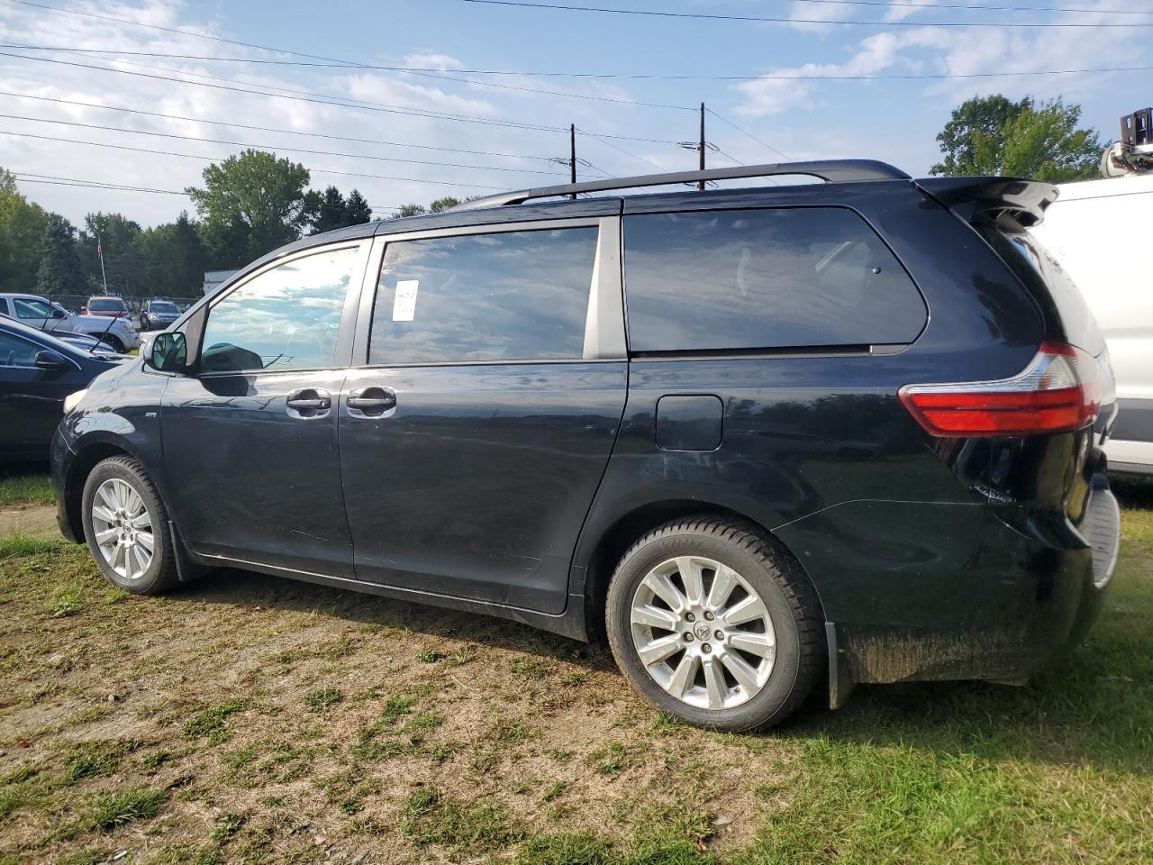 2016 Toyota Sienna Le - zdjęcie 3