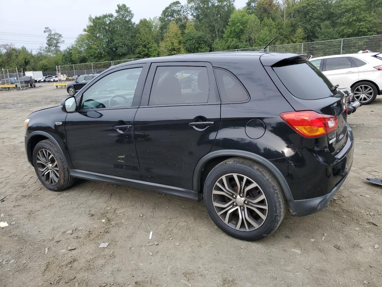 2016 Mitsubishi Outlander - zdjęcie 2