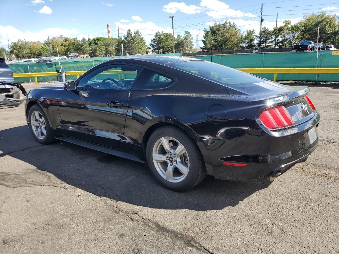 2017 Ford Mustang - zdjęcie 2