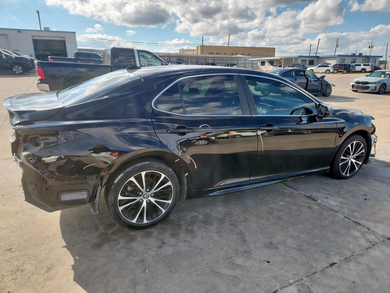 2020 Toyota Camry Se - zdjęcie 3