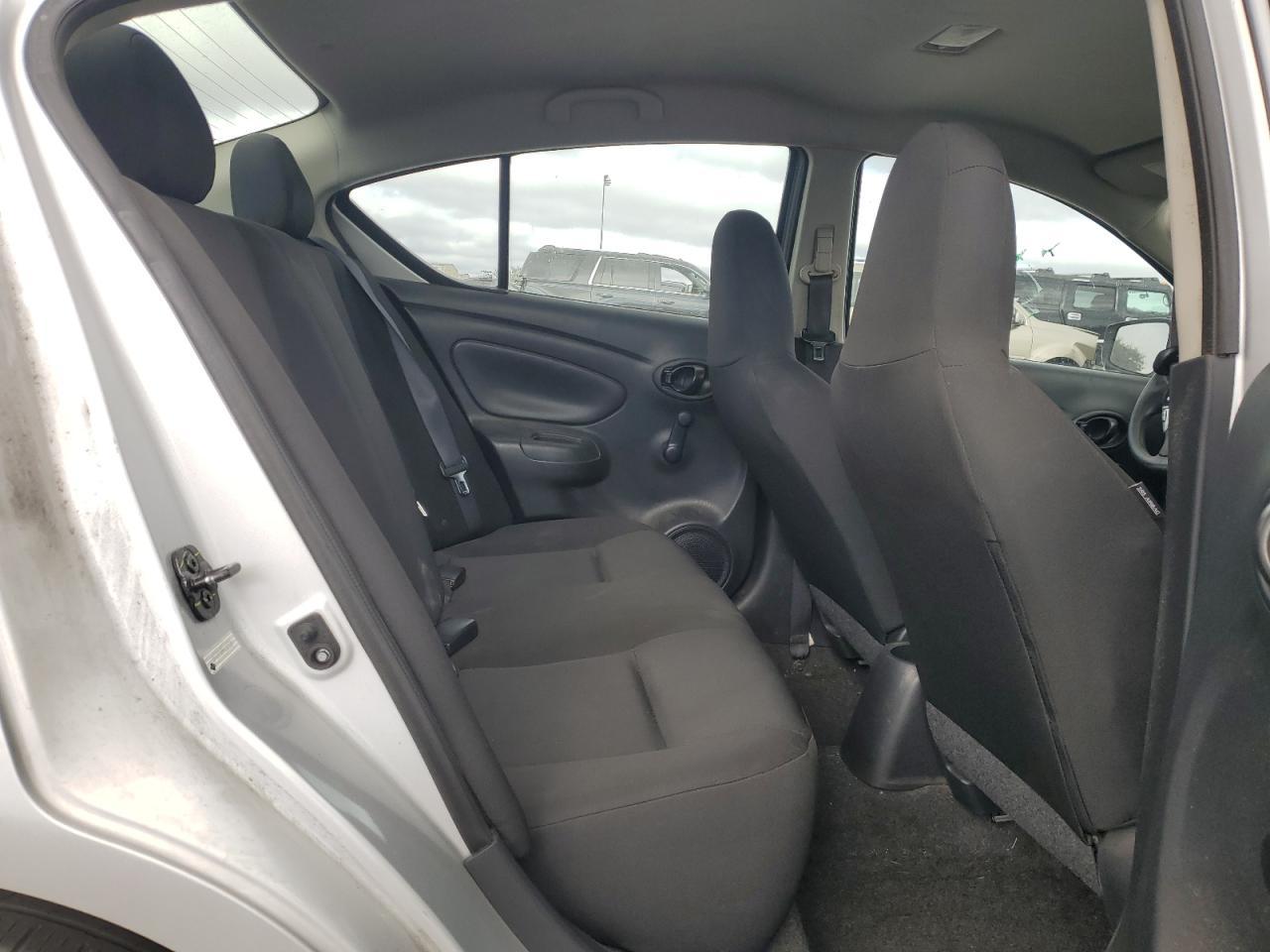 2017 Nissan Versa - zdjęcie 10