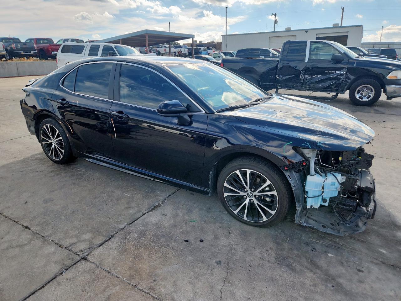 2020 Toyota Camry Se - zdjęcie 4