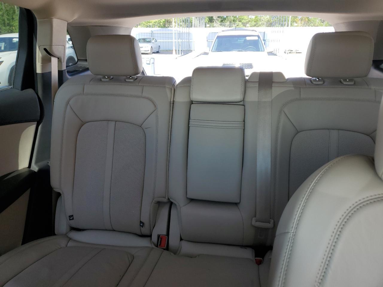 2019 Lincoln Nautilus Reserve - zdjęcie 10