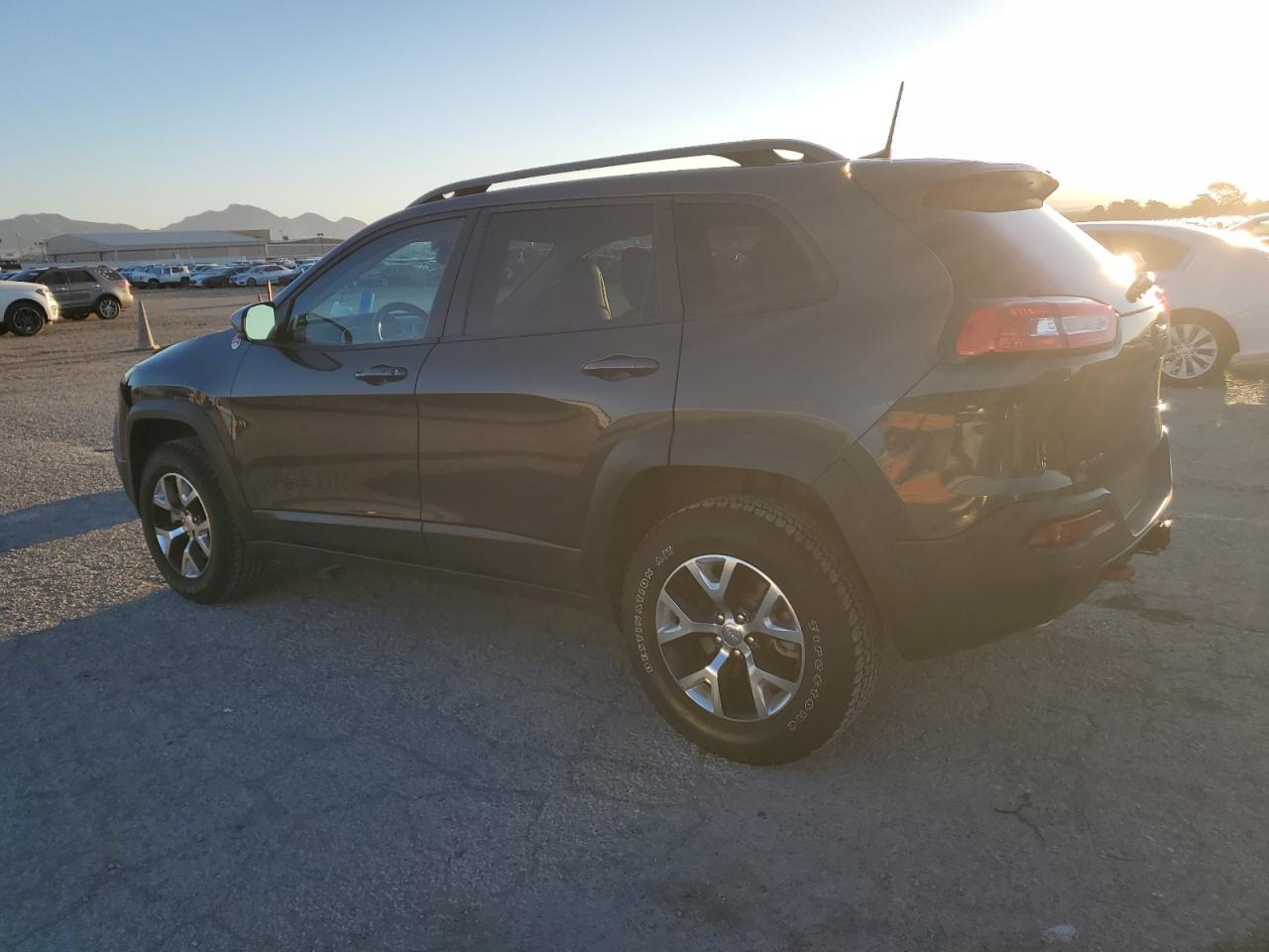 2016 Jeep Cherokee Trailhawk - zdjęcie 2