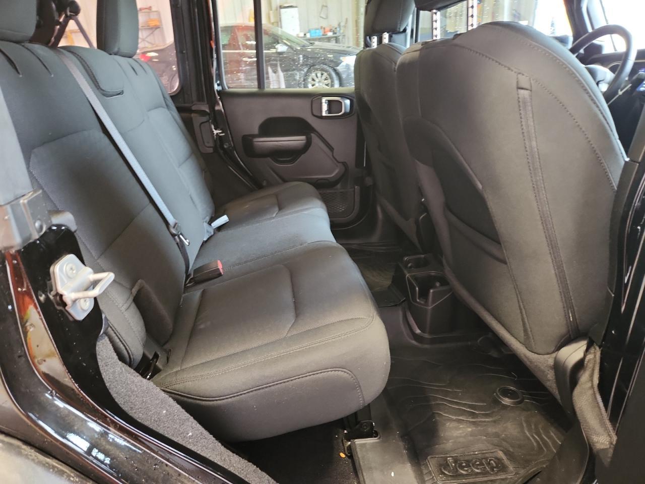 2021 Jeep Wrangler Unlimited Sport - zdjęcie 11