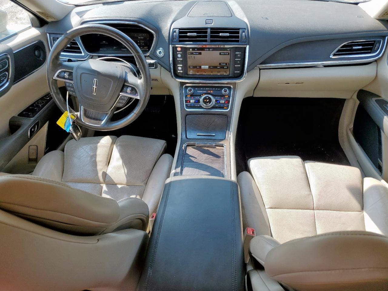 2017 Lincoln Continental Reserve - zdjęcie 8