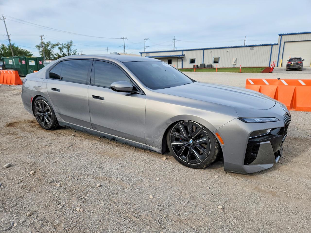 2023 BMW Seria 7 760i - zdjęcie 4