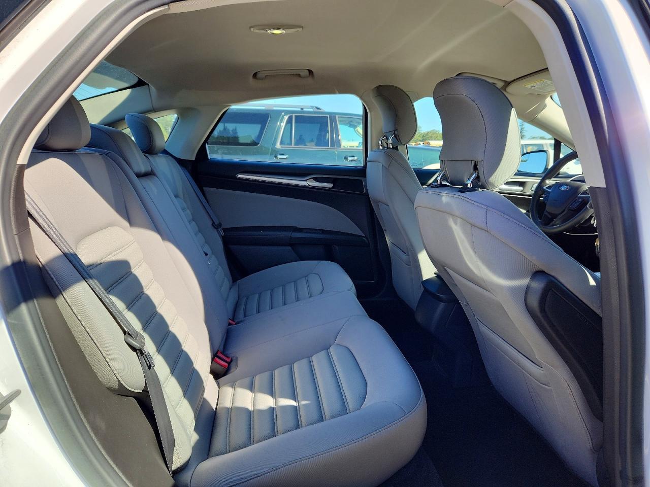 2014 Ford Fusion S - zdjęcie 10