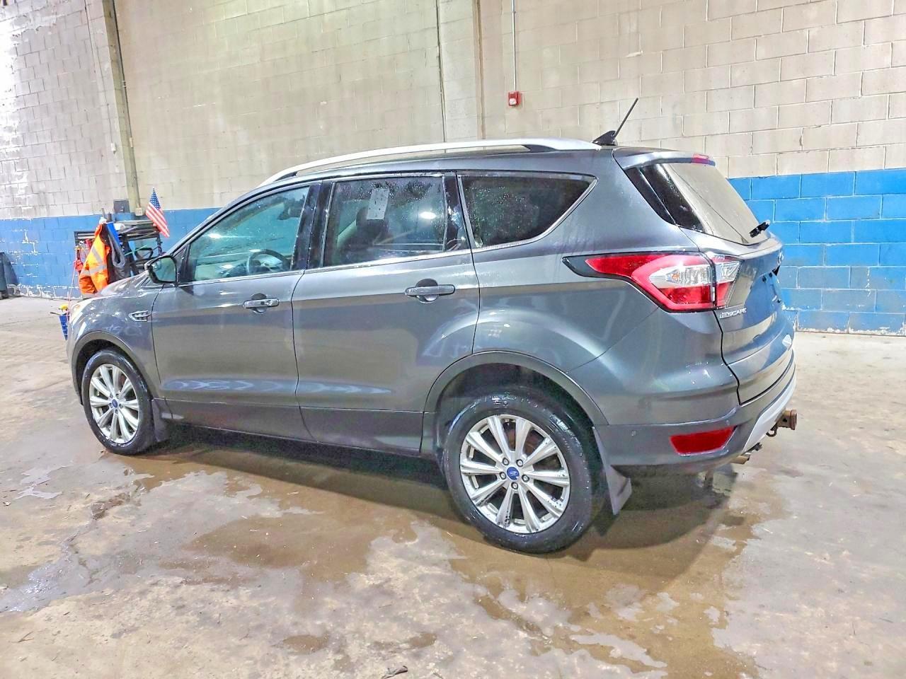 2018 Ford Escape Titanium - zdjęcie 2