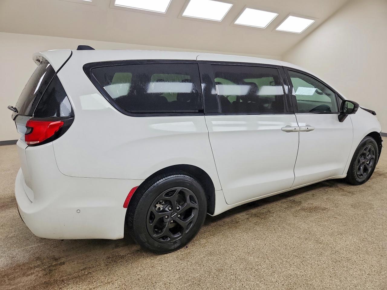 2024 Chrysler Pacifica Hybrid Select - zdjęcie 3