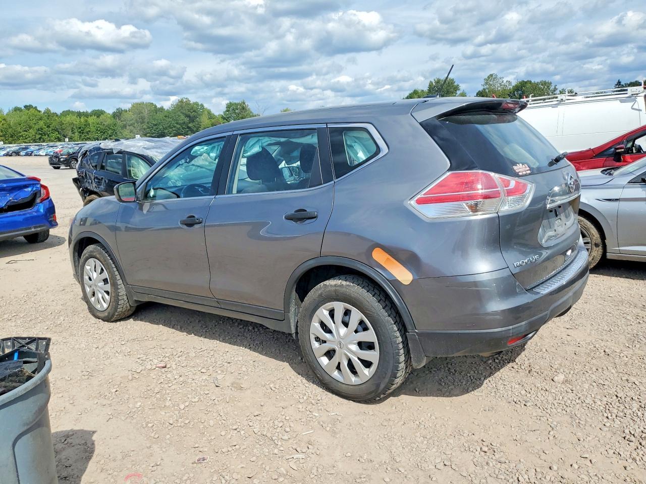 2016 Nissan Rogue S - zdjęcie 2
