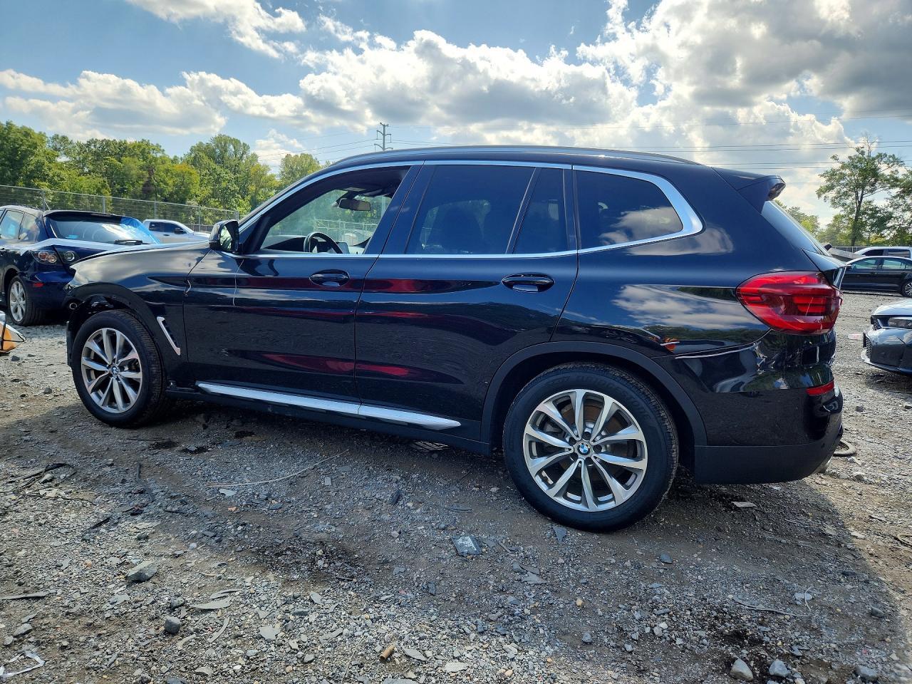 2018 BMW X3 xDrive30I - zdjęcie 2