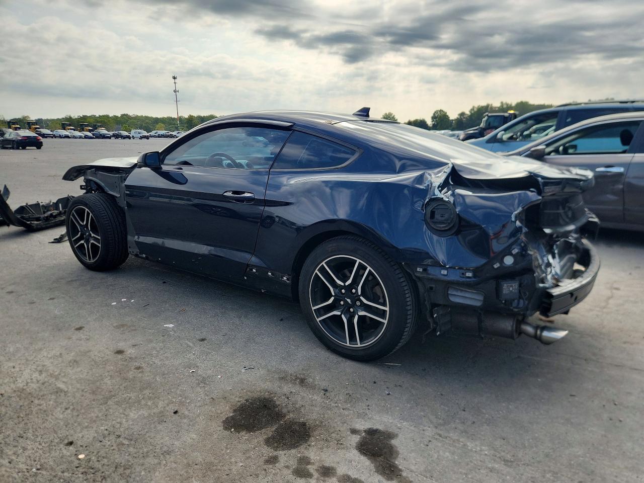 2021 Ford Mustang - zdjęcie 2