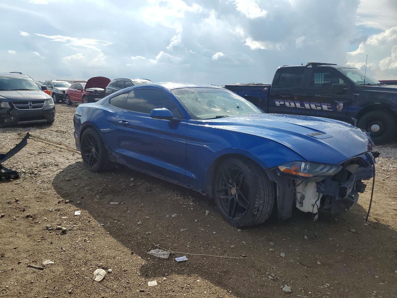 2018 Ford Mustang - zdjęcie 4