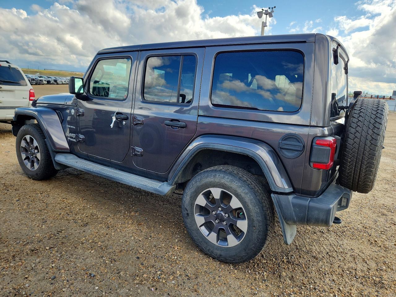 2019 Jeep Wrangler Unlimited Sahara - zdjęcie 2
