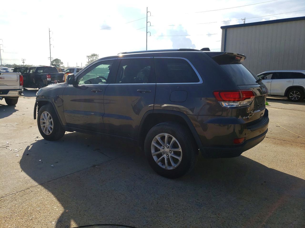 2021 Jeep Grand Cherokee Laredo - zdjęcie 2