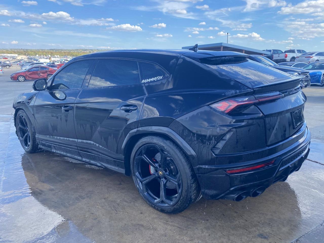 2021 Lamborghini Urus - zdjęcie 2