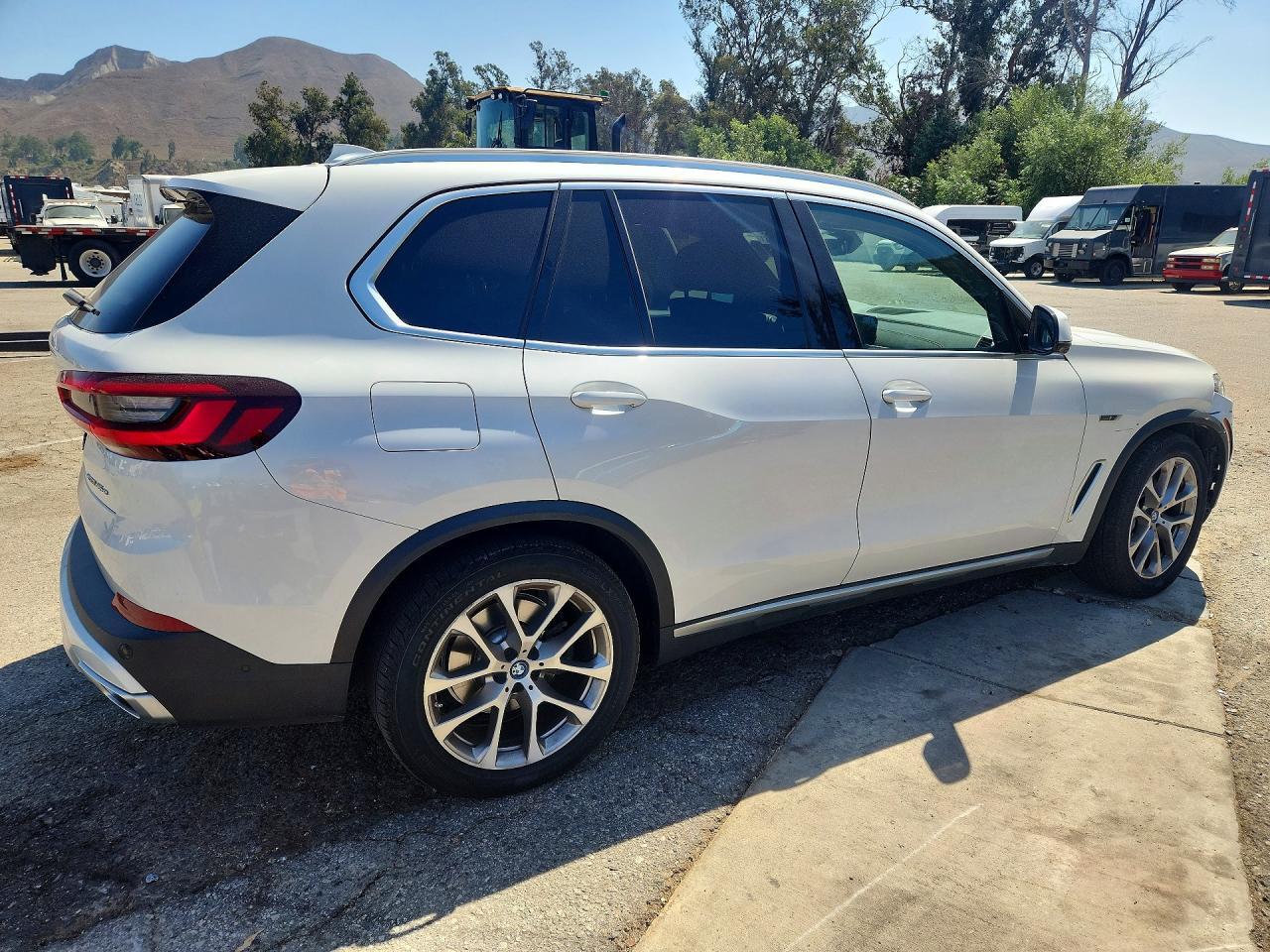 2023 BMW X5 xDrive45E - zdjęcie 3