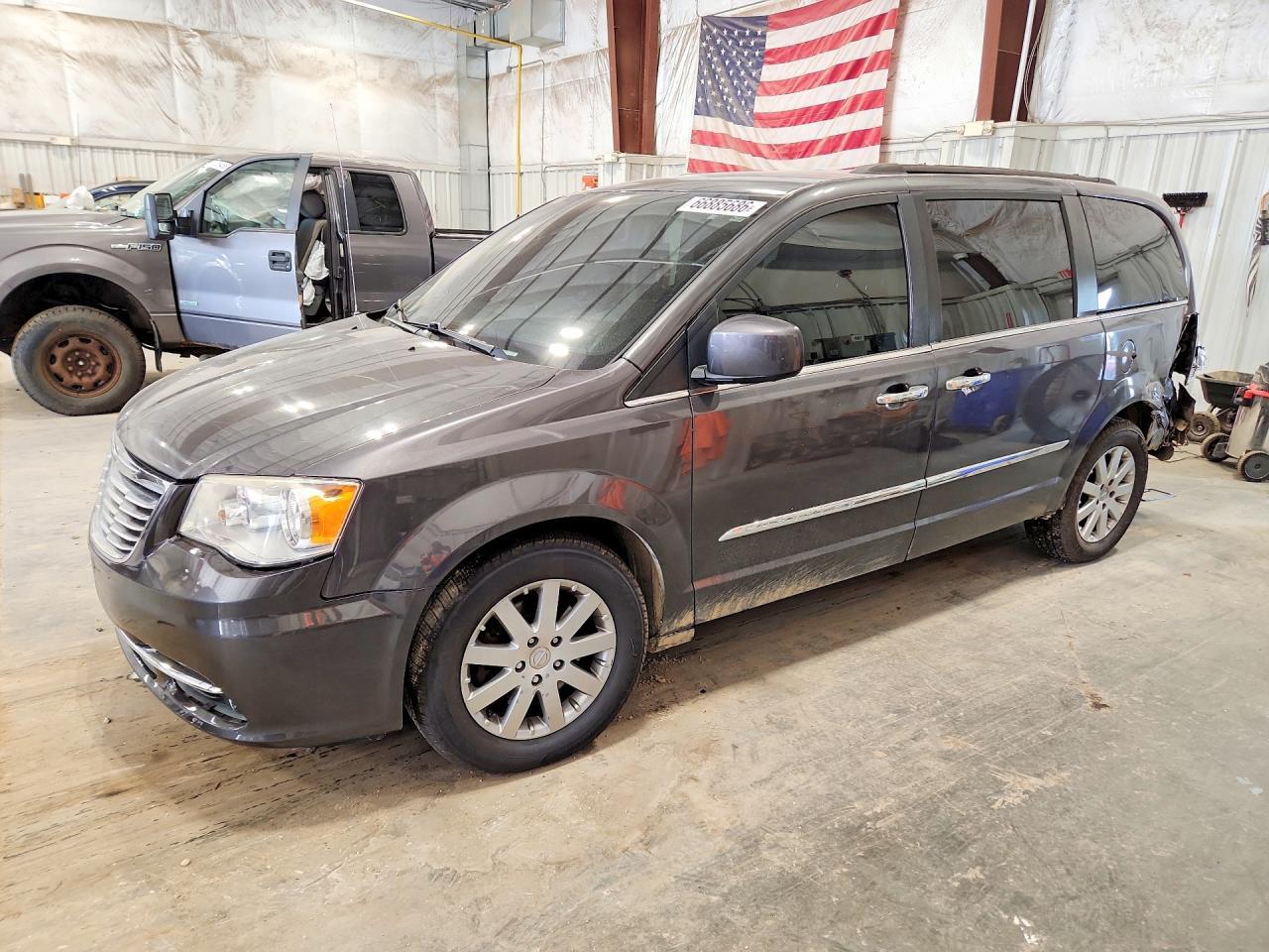 2016 Chrysler Town & Country Touring - zdjęcie główne