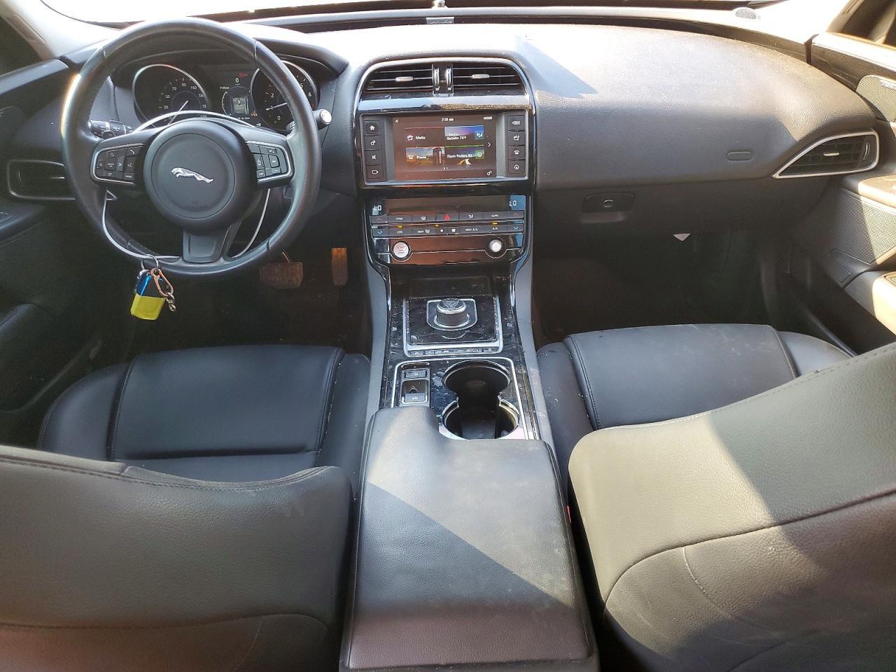 2017 Jaguar Xe Premium - zdjęcie 8