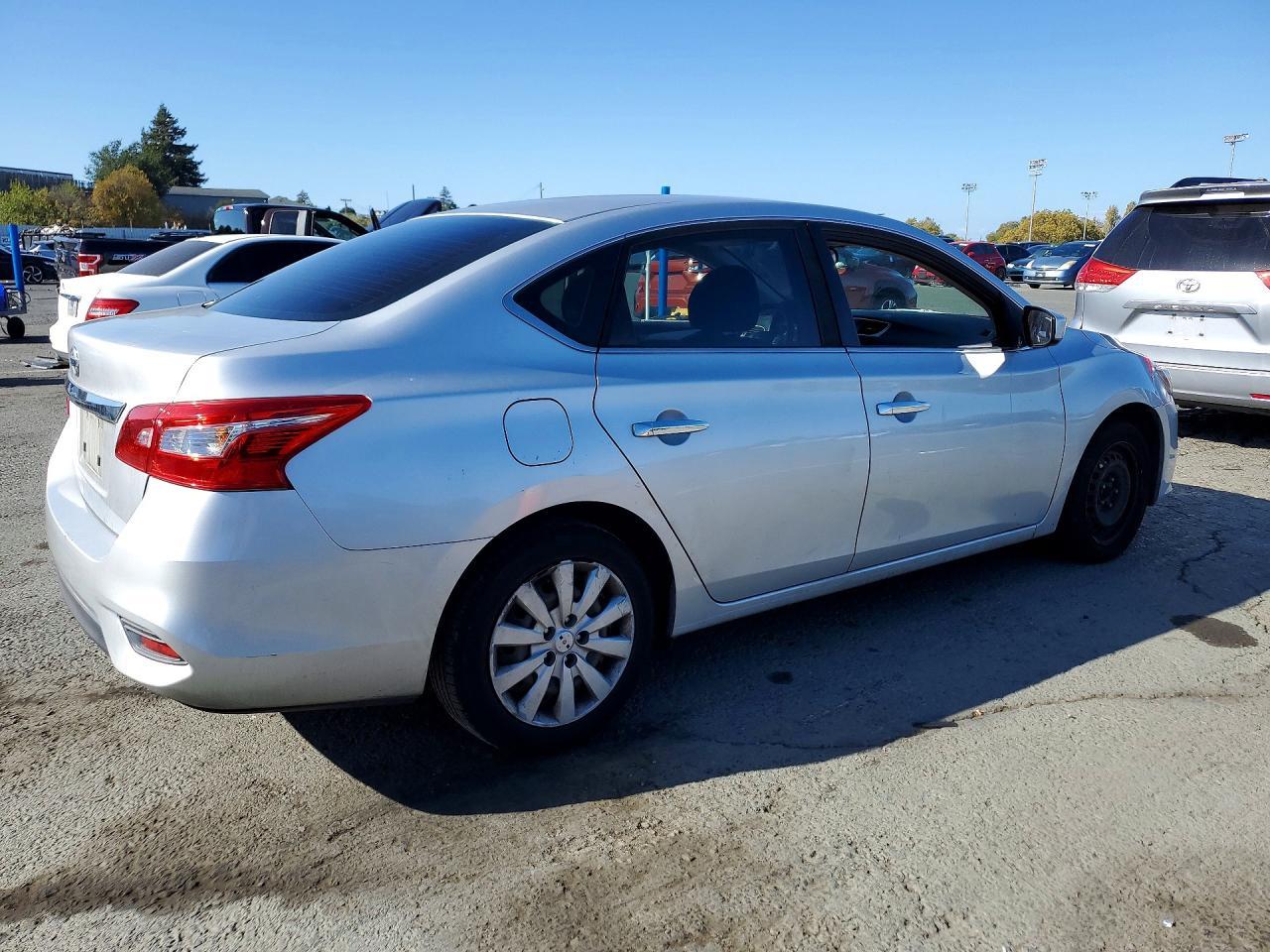 2016 Nissan Sentra S - zdjęcie 3