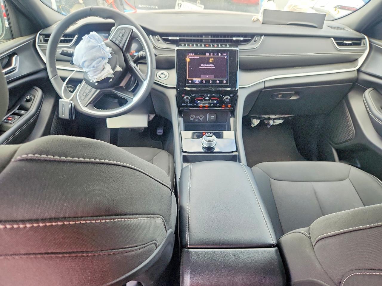 2025 Jeep Grand Cherokee Laredo - zdjęcie 8