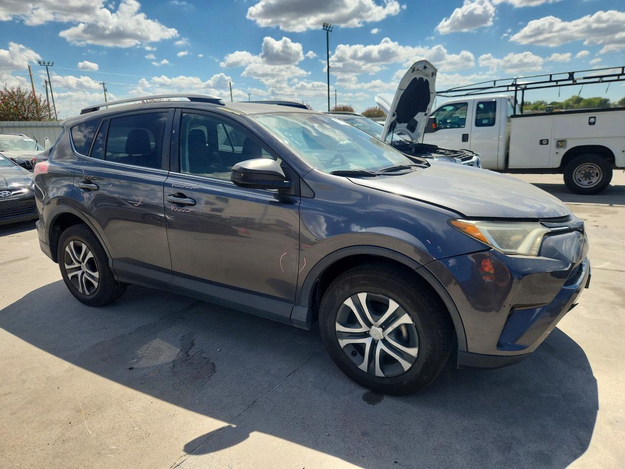 2017 Toyota Rav4 Le - zdjęcie 4