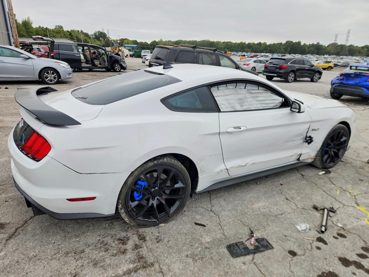 2021 Ford Mustang Gt - zdjęcie 3