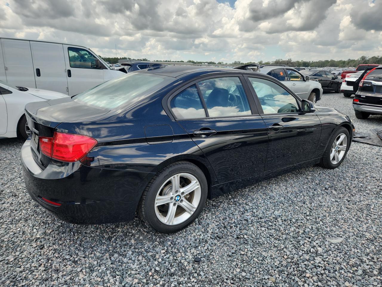 2013 BMW 328 I - zdjęcie 3