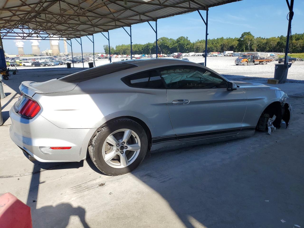 2015 Ford Mustang - zdjęcie 3