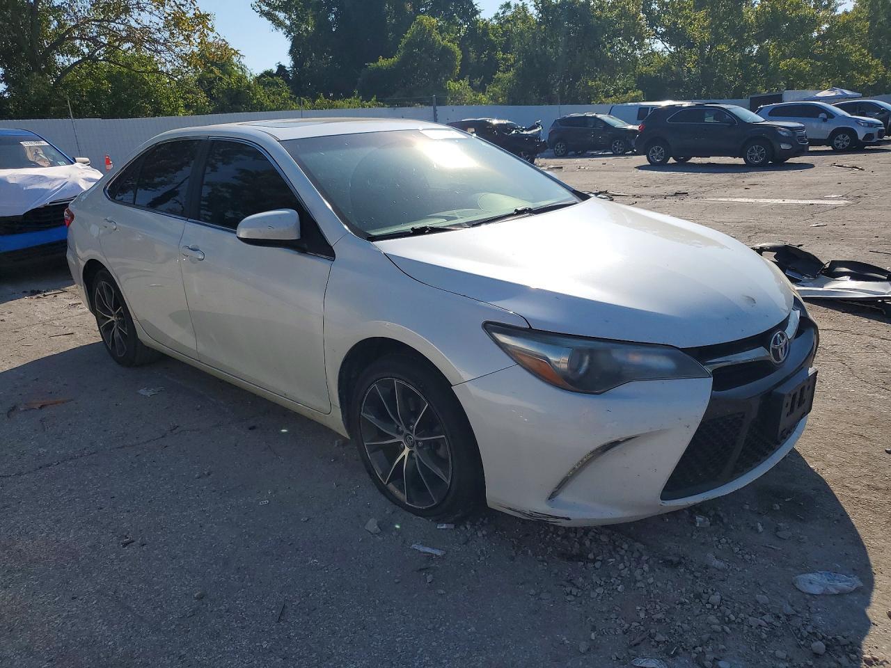 2015 Toyota Camry Xse - zdjęcie 4