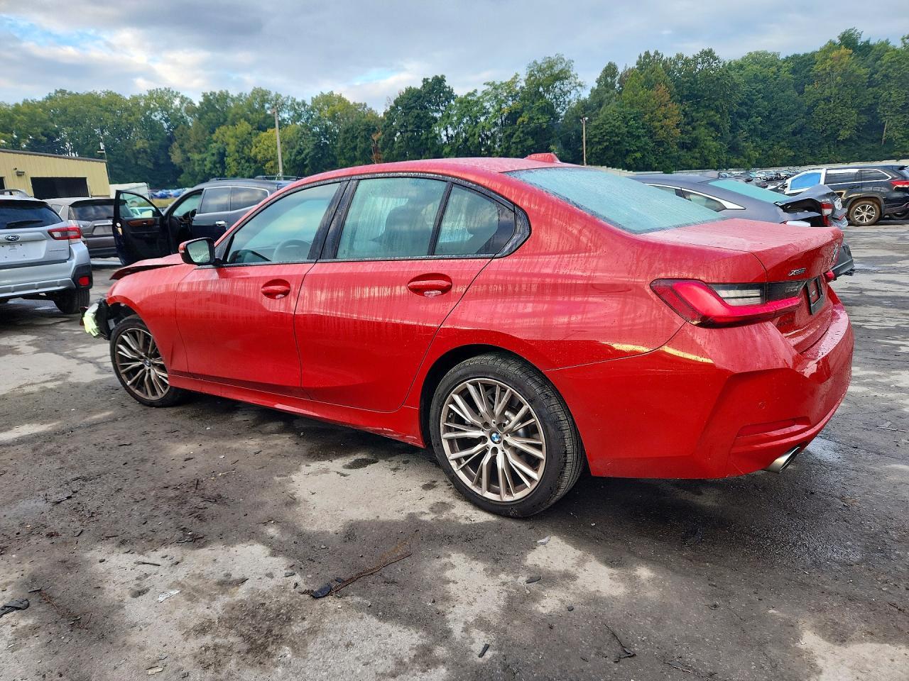 2023 BMW Seria 3 330i - zdjęcie 2