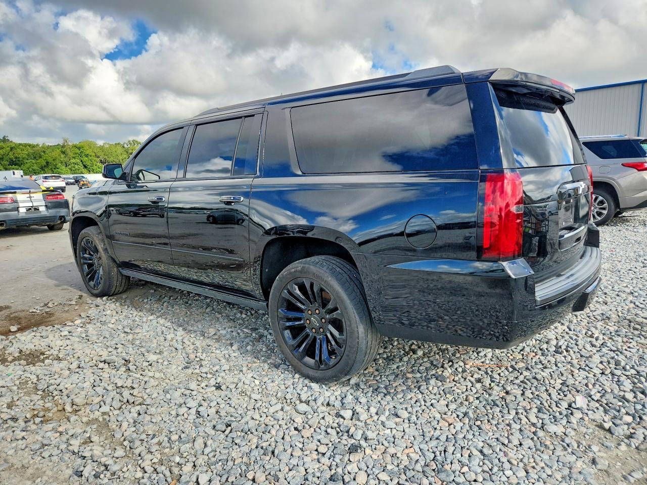 2019 Chevrolet Suburban K1500 Premier - zdjęcie 2