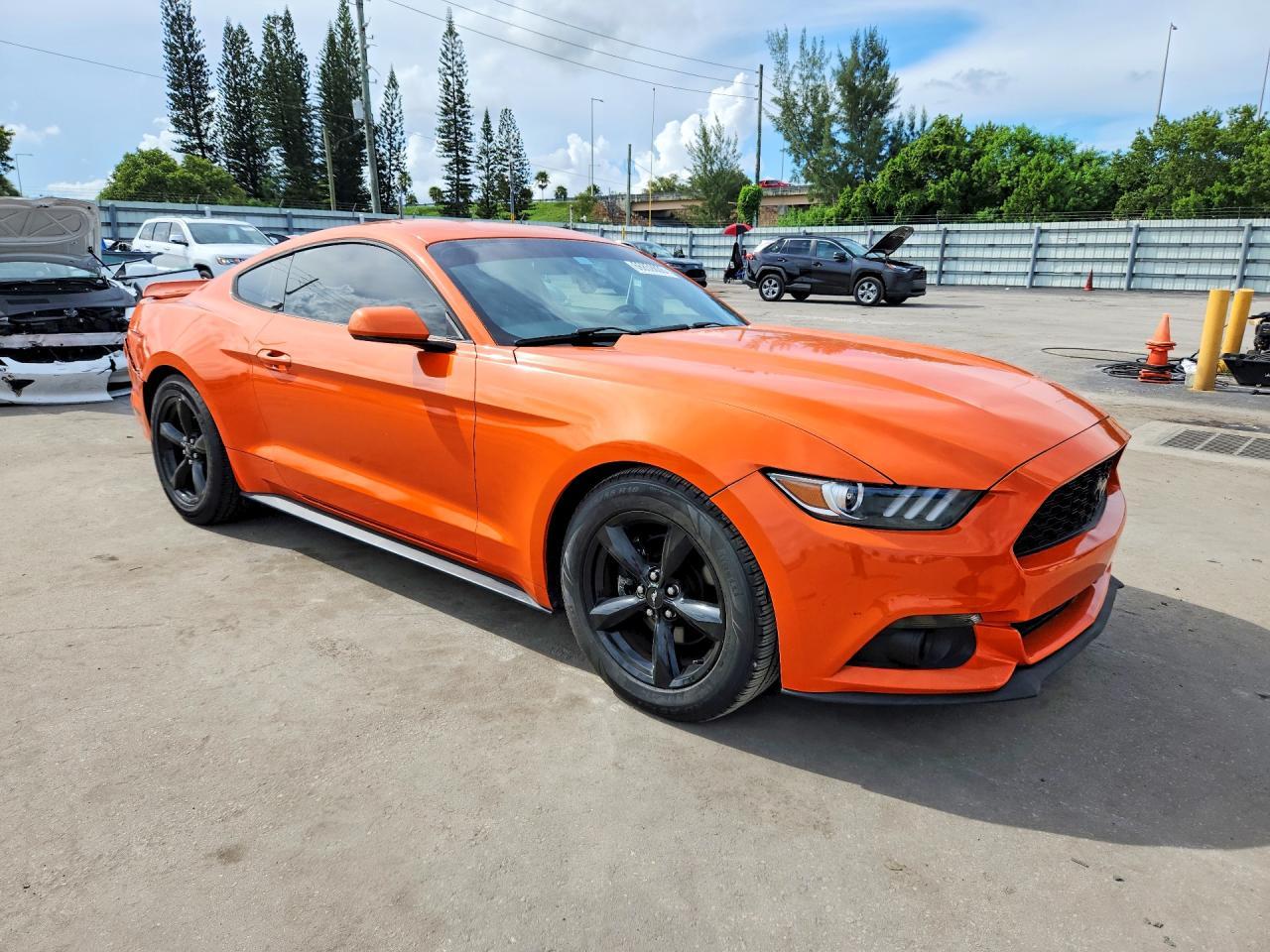 2015 Ford Mustang - zdjęcie 4