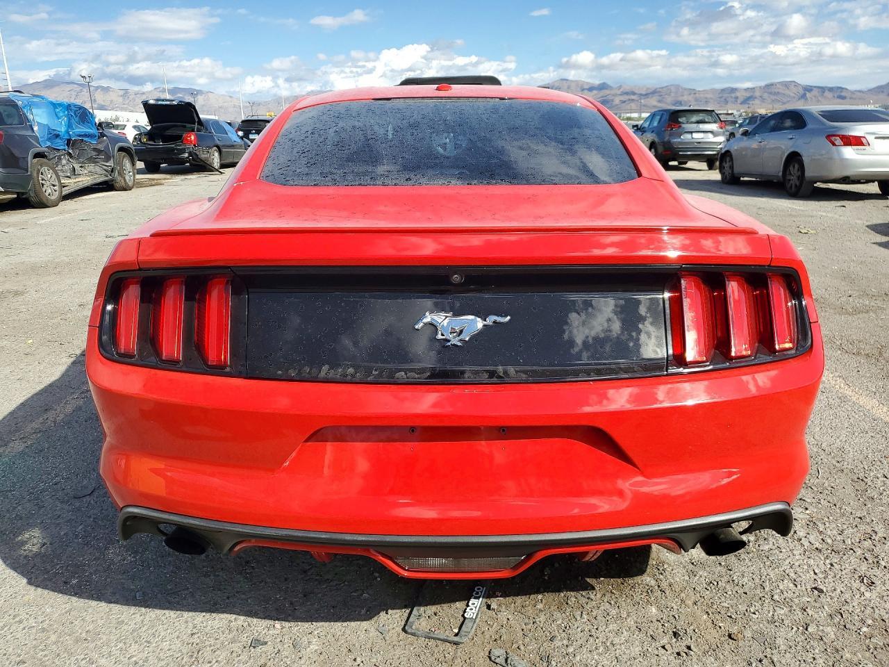 2015 Ford Mustang - zdjęcie 6