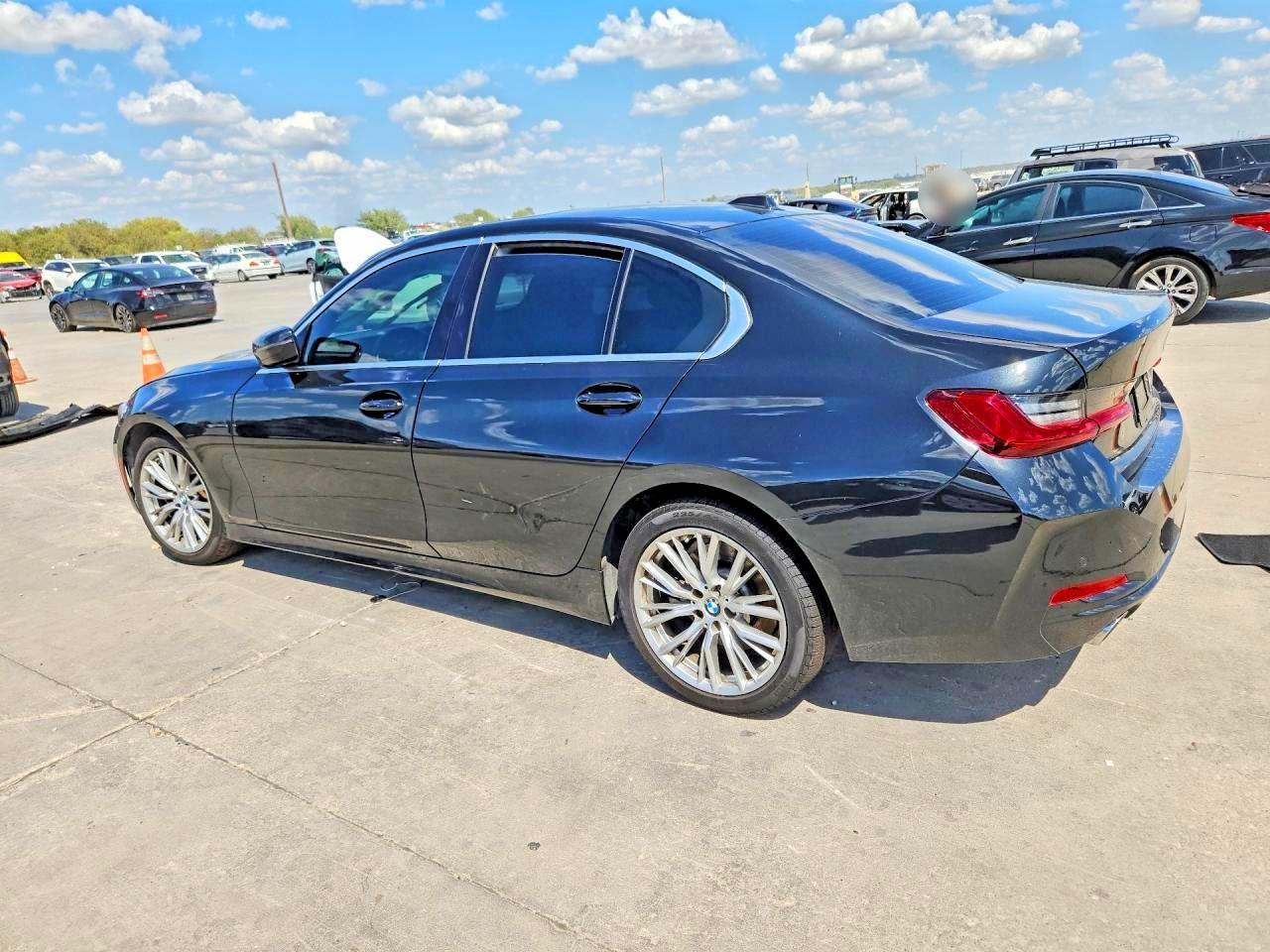 2024 BMW 330I - zdjęcie 2