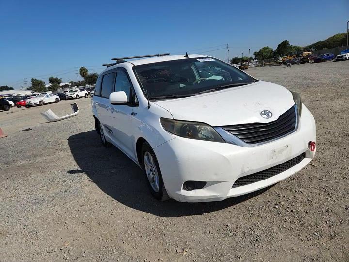 2014 Toyota Sienna Le 8-Passenger - zdjęcie 15