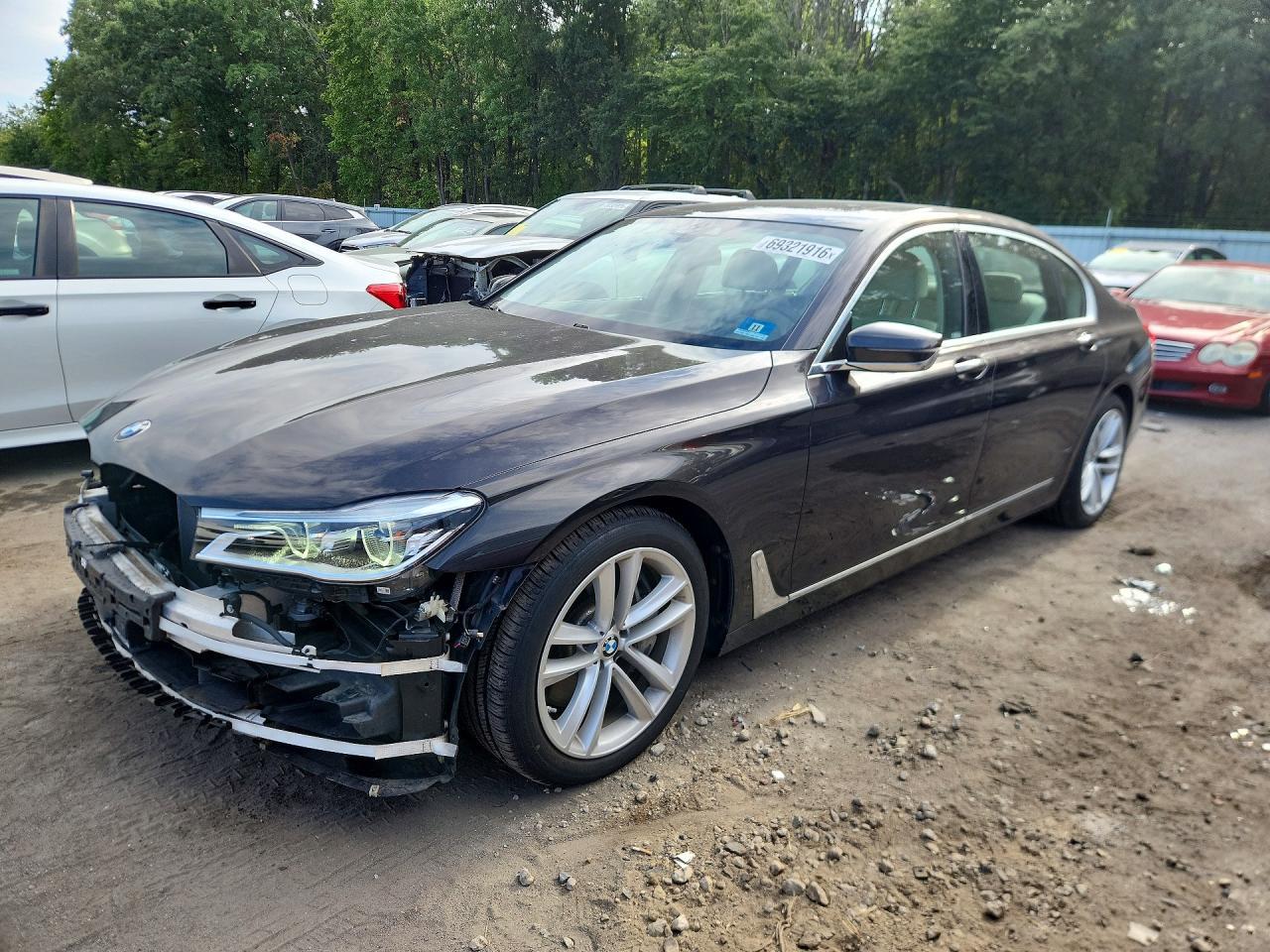 2017 BMW Seria 7 B7 - zdjęcie główne