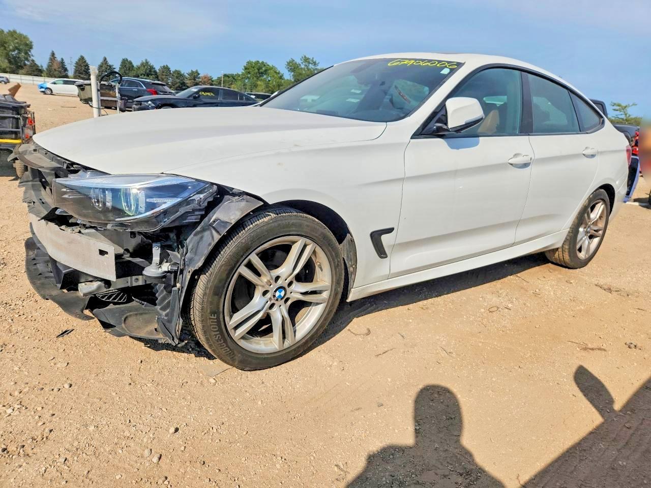 2017 BMW Seria 3 330i - zdjęcie główne