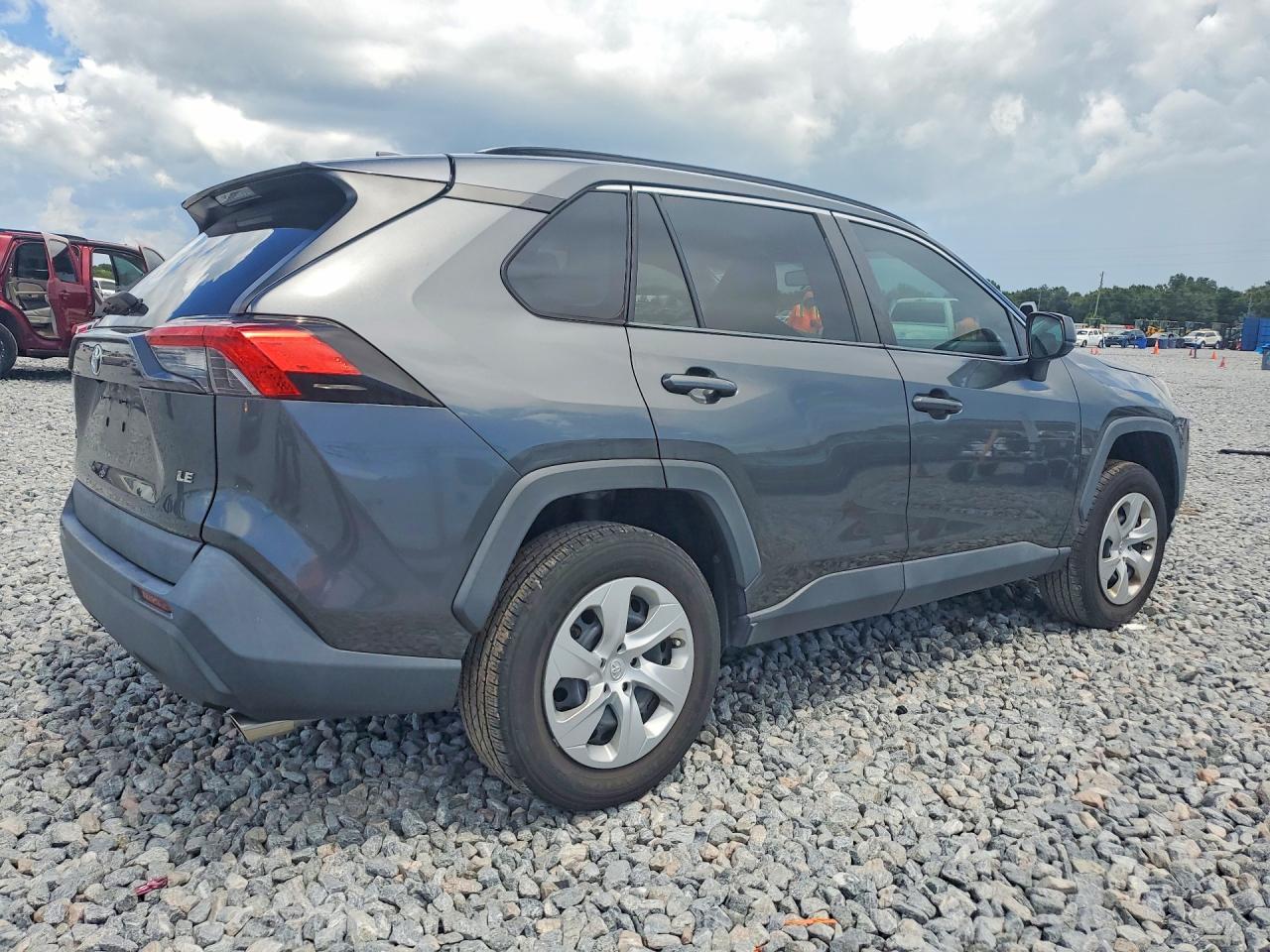 2020 Toyota Rav4 Le - zdjęcie 3