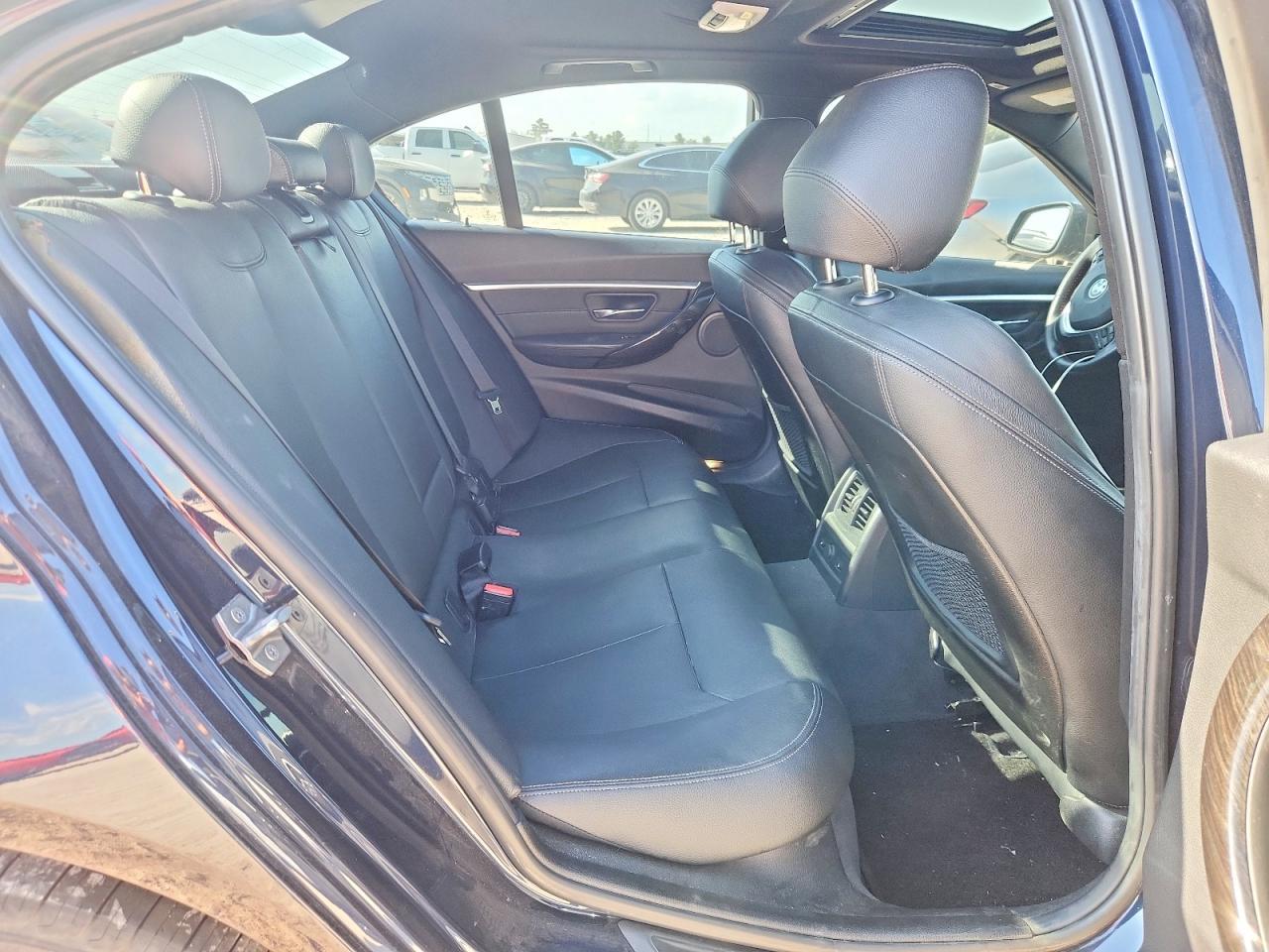 2016 BMW Seria 3 328i - zdjęcie 10